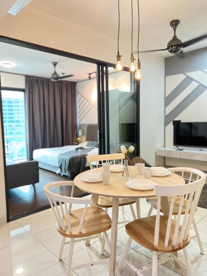 Cosy Almas Nusajaya Homestay *
