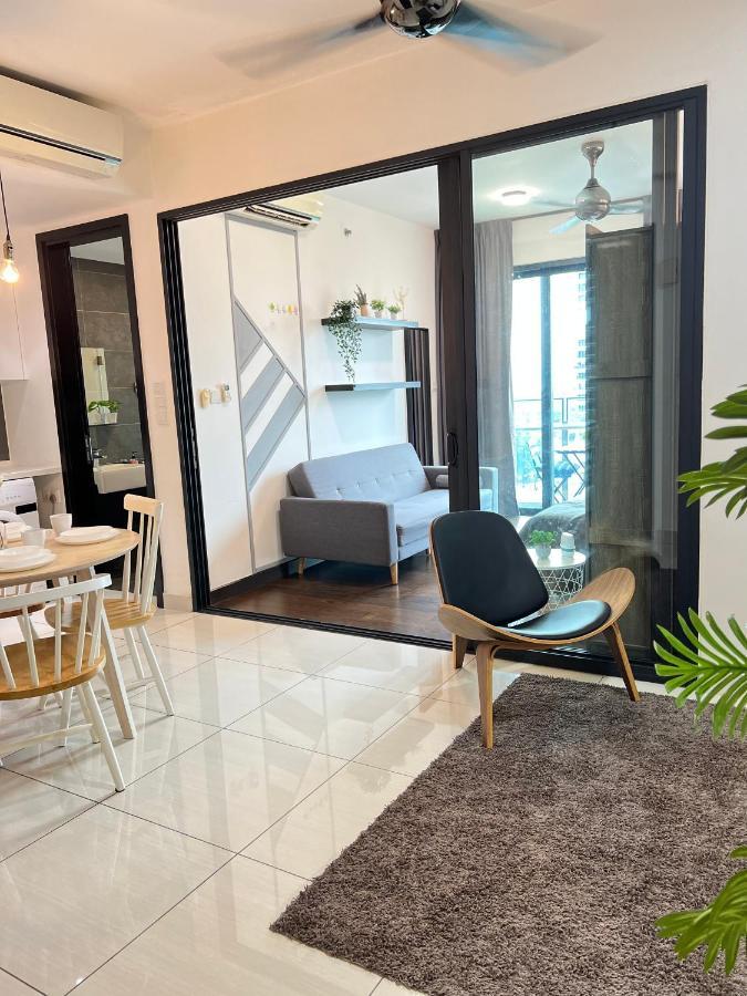 Cosy Almas Nusajaya Homestay *